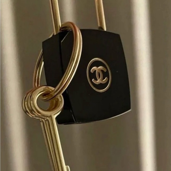 La Collection CHANEL BEAUTE Padlock and Key Set VIP Gift w/Purchase NIB-SEALED! - Picture 2 of 9